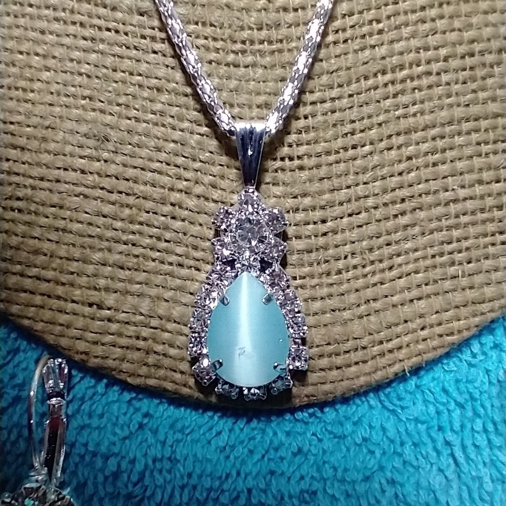 Silvertone blue cat eye crystal necklace ring earrings set - Picture 8 of 8